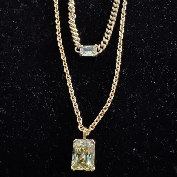 Elegant Gold Layered Necklace - Picture 2 of 3